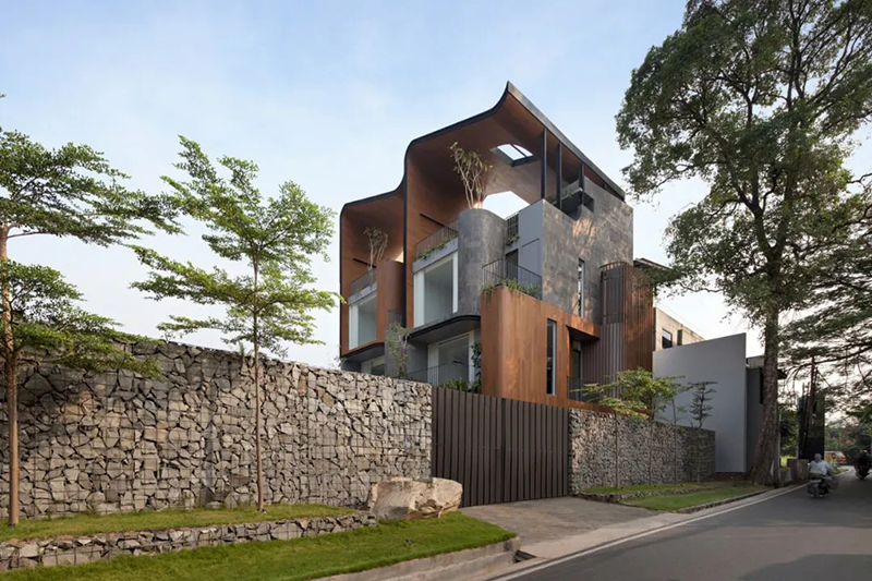 住在自然里，而不是旁邊，把后院搬上屋頂，這才是生活的進(jìn)階美學(xué)！